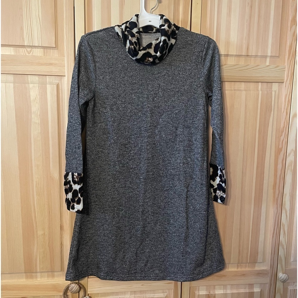 T6. Beautiful boutique dress small